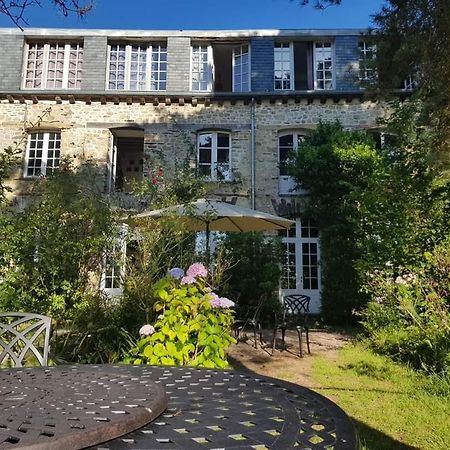 Hotel MANOIR DU TERTRE au coeur de la forêt de Brocéliande Paimpont Esterno foto