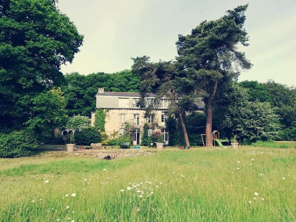 Hotel MANOIR DU TERTRE au coeur de la forêt de Brocéliande Paimpont Esterno foto