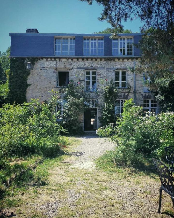 Hotel MANOIR DU TERTRE au coeur de la forêt de Brocéliande Paimpont Esterno foto