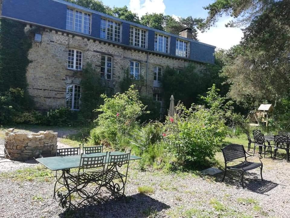 Hotel MANOIR DU TERTRE au coeur de la forêt de Brocéliande Paimpont Esterno foto