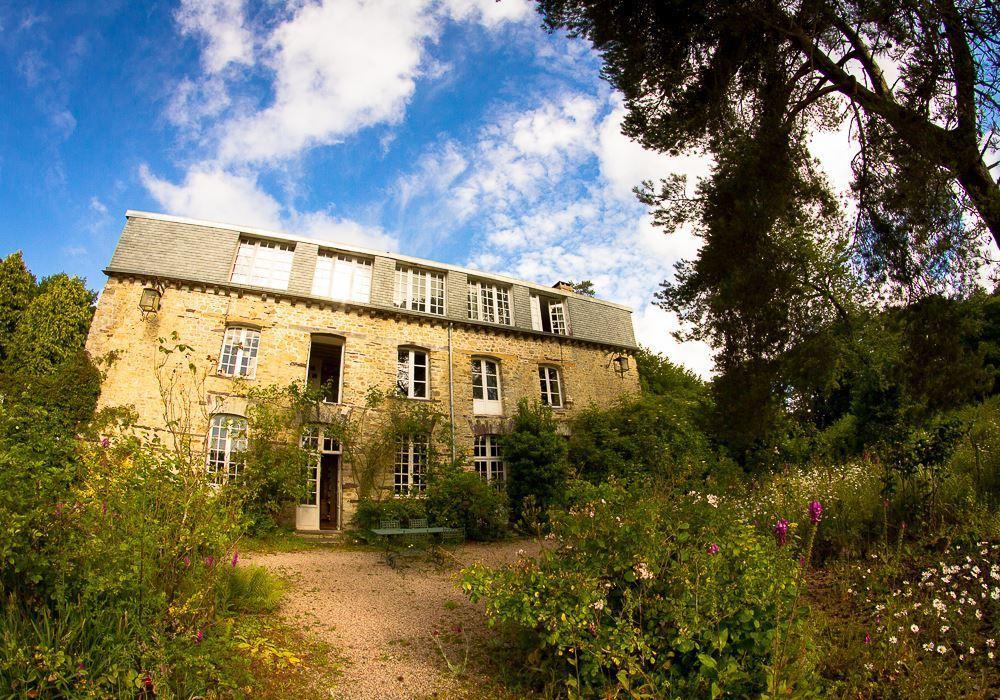 Hotel MANOIR DU TERTRE au coeur de la forêt de Brocéliande Paimpont Esterno foto